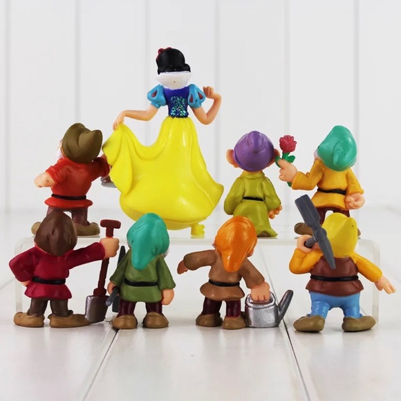 ✨✨Disney’s Animator’s Snow White & 7 Dwarfs Set✨✨ - Picture 2 of 5